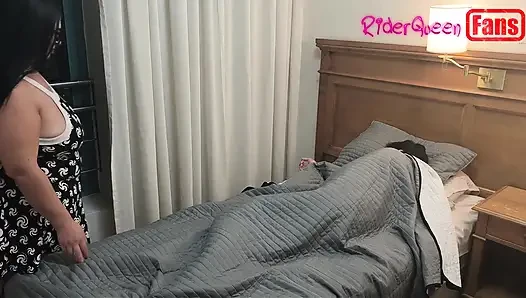 Hayranlar için video, üvey oğlumu yatağında şaşırttım