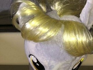 Cum en peluche pony derpy