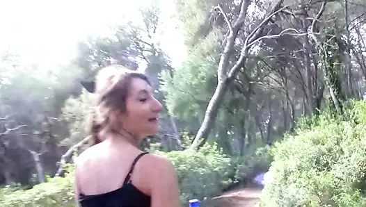 Ngentot di luar ruangan sambil nyepong kontol besar