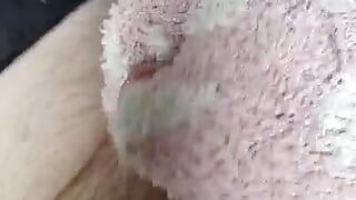 Une vidéo d’une amie caressant avec des chaussettes