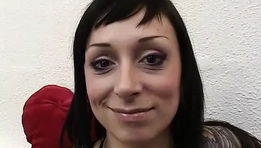 Lisa dildo oyuncağıyla oyuncu seçmelerine giriyor