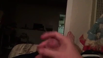 kanepede okşayarak