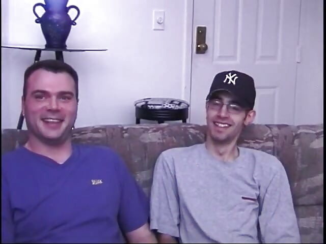 Young geeky dude opens his legs wide for his boyfriend to drill his ass