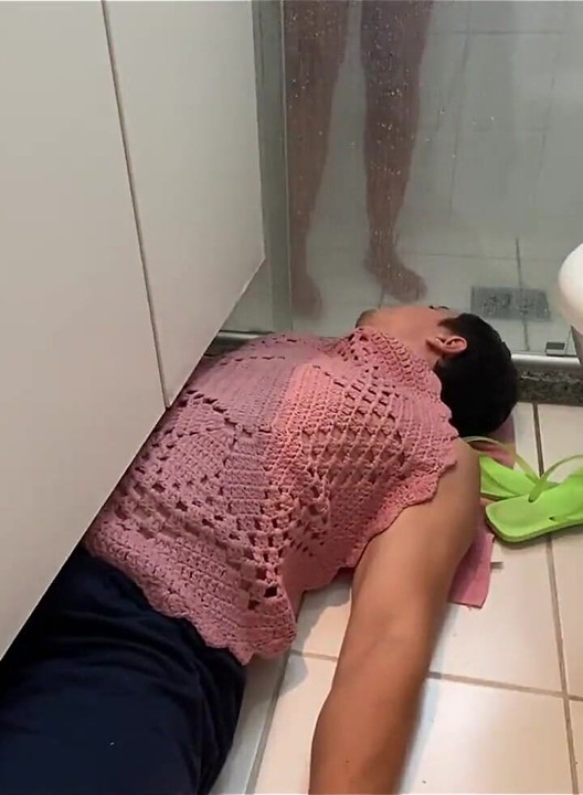 샤워 후 밟힌 발 노예 2