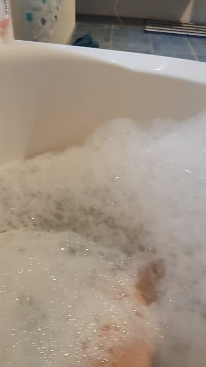 Comfortably jerked off in the bathtub and washed my penis and came out well in the end