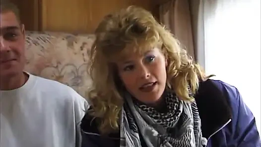 Sex in car with blonde cougar who likes facial end