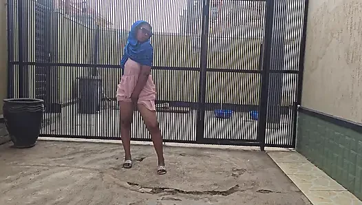THE  ARABIAN GIRL TRYING TO SQUIRT OUTISIDE NEAR THE ROAD