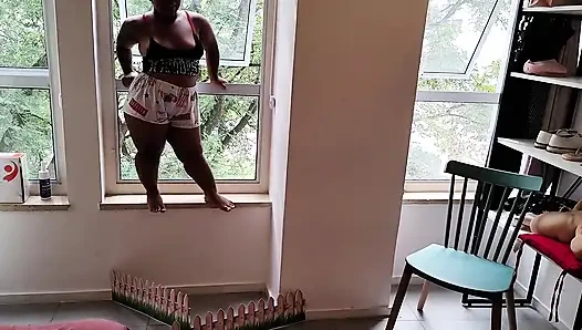 Dwarf bekam einen schwanz in ihren kleinen hintern