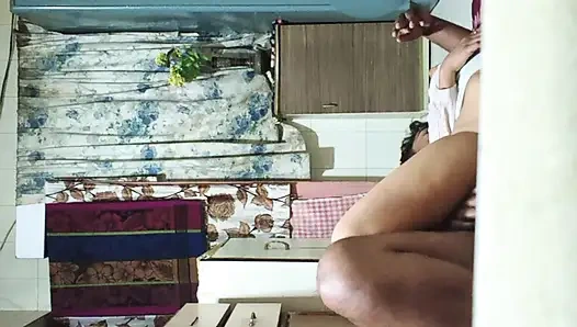 I called my desi girlfriend to my house and swollen her pussy.