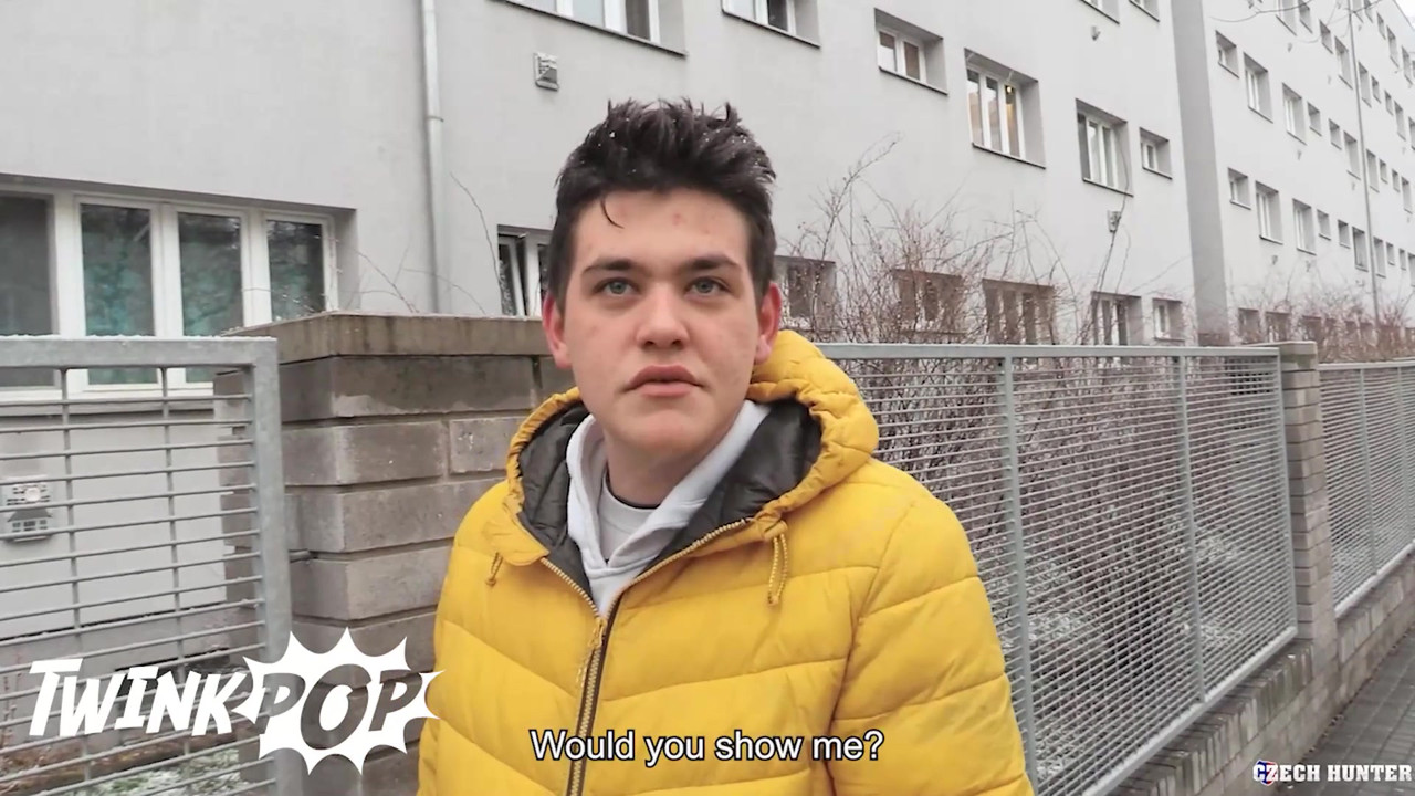 他在去买烟的路上遇到了一个愿意给他额外爱的男人 - twink pop