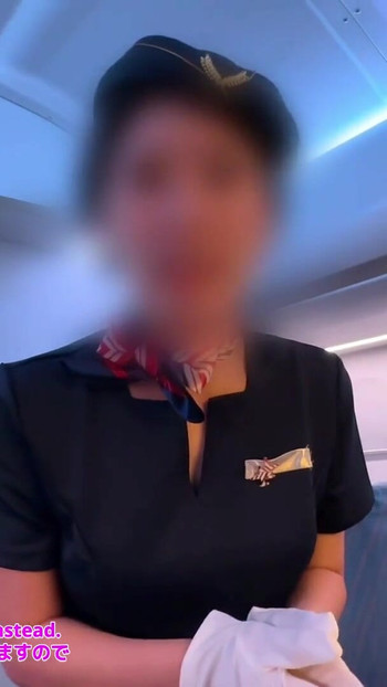 Stjuardesa Servis Seks. Njezino pušenje i svršavanje u pičku ponuđeno umjesto obroka(#386) | Isječak 1