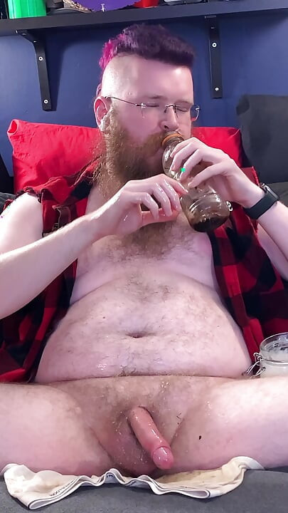 Enjoying a bate and cumming