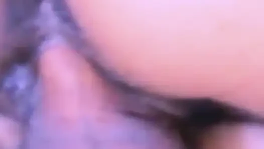Açgözlü en iyi arkadaş en iyi arkadaşının erkek arkadaşının yarağına biniyor