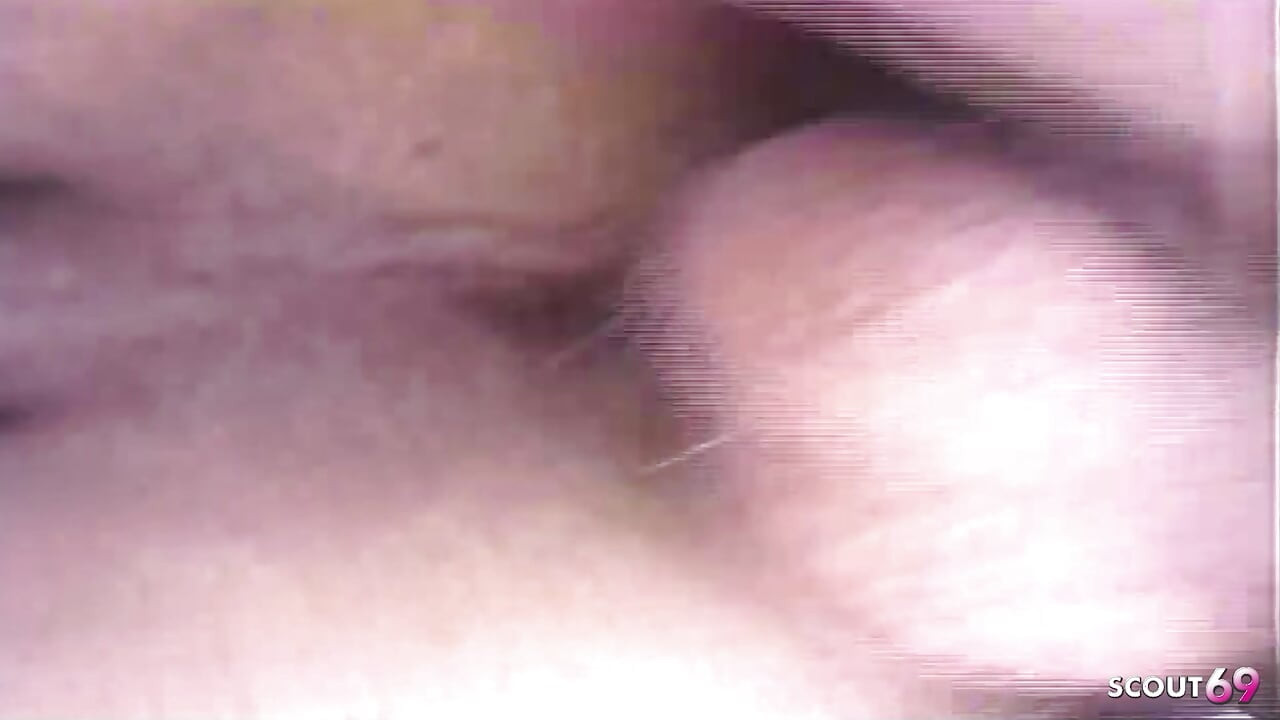 Latina tranny bertetek besar dikongkek dubur ketat mereka di luar rumah