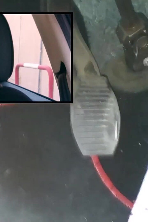 De conducere și pompare cu pedală în apartamente florale