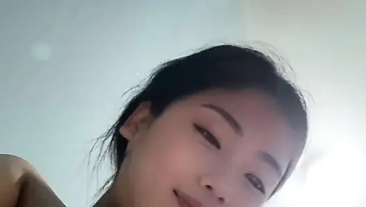 Istri tetangga lagi pamer toket besarnya
