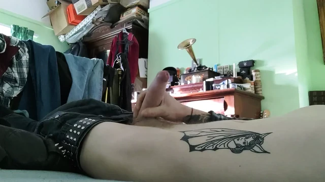 Skinny hung play