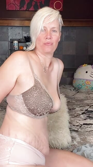 Good morning from you favorite MILF Mommy