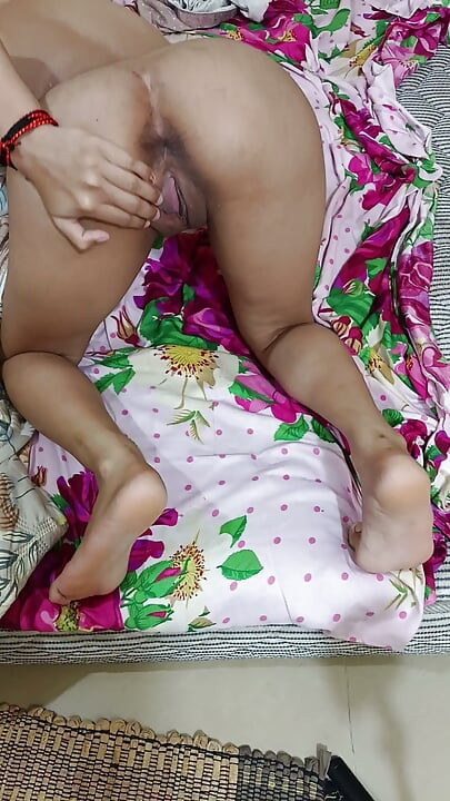 Meri stepbehen appne bf ko video call pe dikhati hui