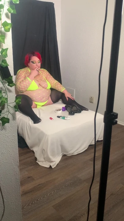 Smoking. BlancaGirlBBW getting ready for a shoot! Love those Newports! Watch for the full vid!!!