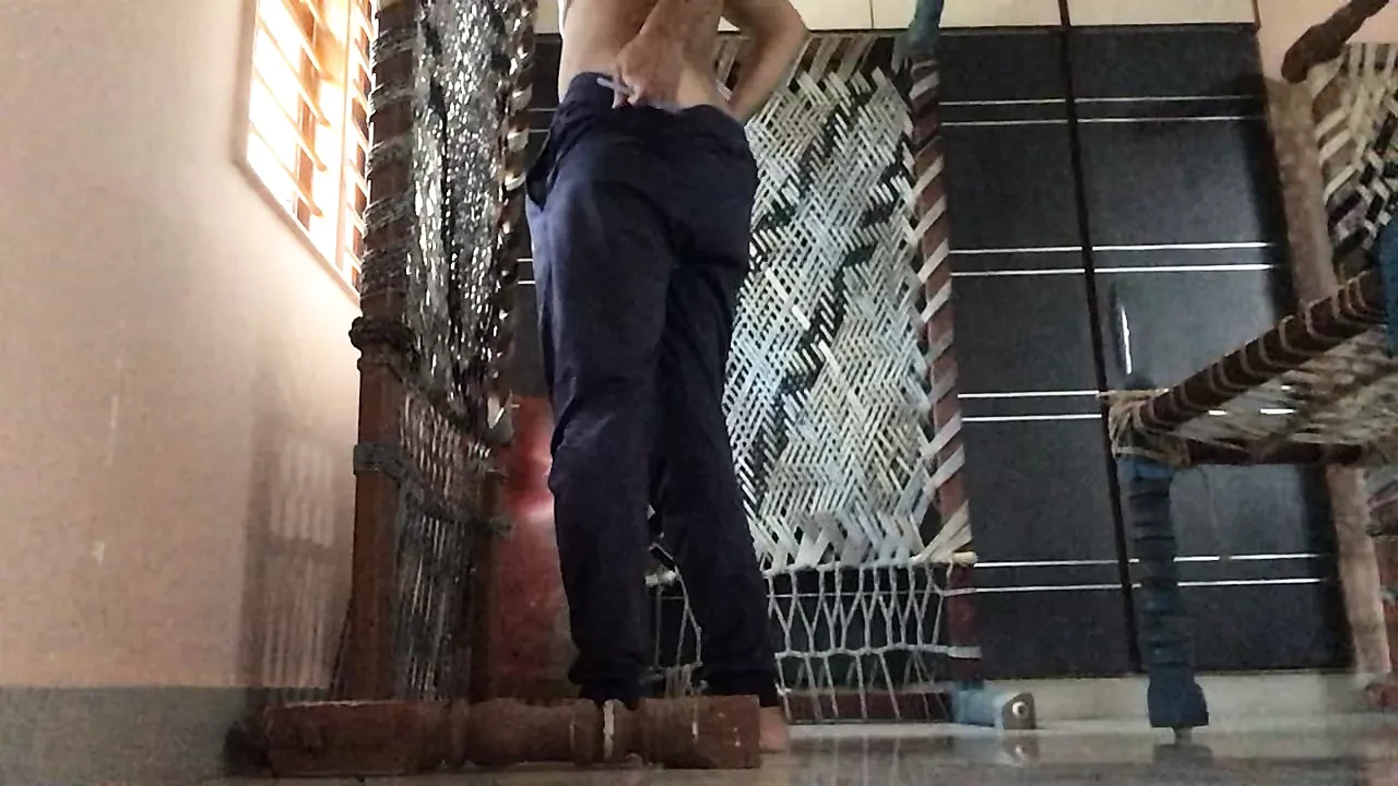 Lelaki mengongkek awek Jepun di dalam bas awam untuk orang #suck #pussy #ass #anal