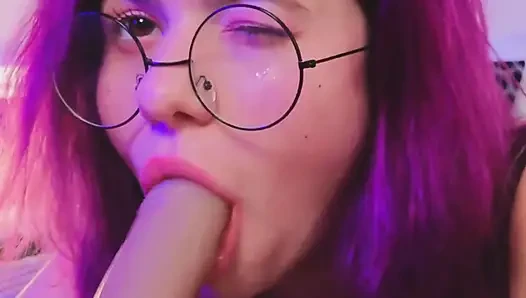 Минет крупным планом смотри, как я трахаю тебя своим ртом