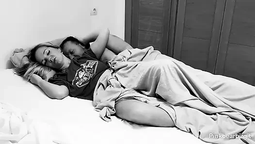 Şşş azgın orta yaşlı seksi kadın gece yarısı ses yapmamaya çalışıyor