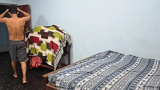 Abang tiriku ngentot aku setelah mengendus celana dalamku