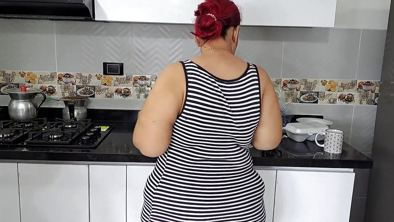 Seducing My Stepmother to Fuck in the Kitchen