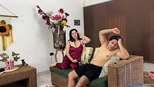 Büyük götlü ve sıkı amcıklı güzel latin kadın götünü kırmamı istiyor!