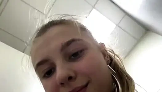 Extreme squirting in the gym with jucielussie