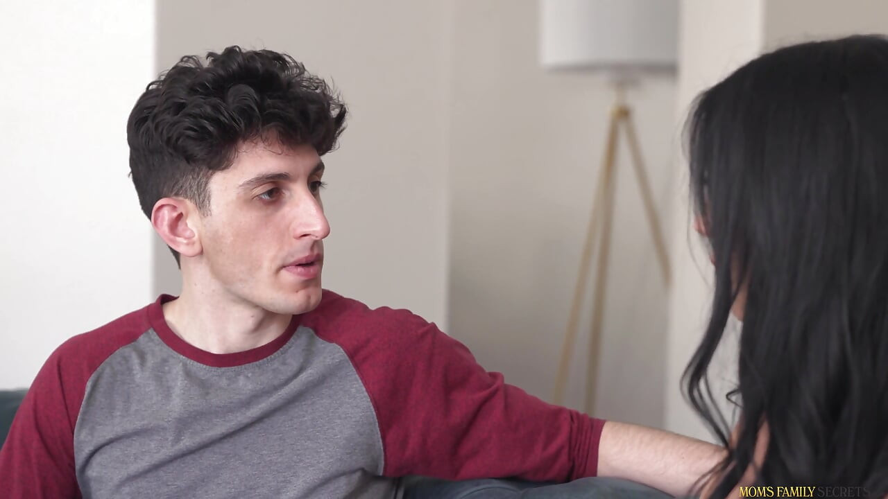 Attached to My Stepmom - S1e9
