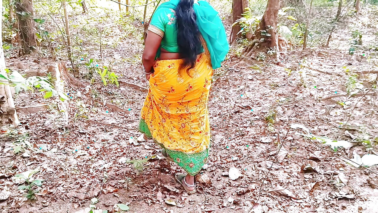 Seks hutan di luar ruangan. Desi bhabi ngentot kontol besar abang laki-laki Husbend di hutan. Telugu Dirty Talks.