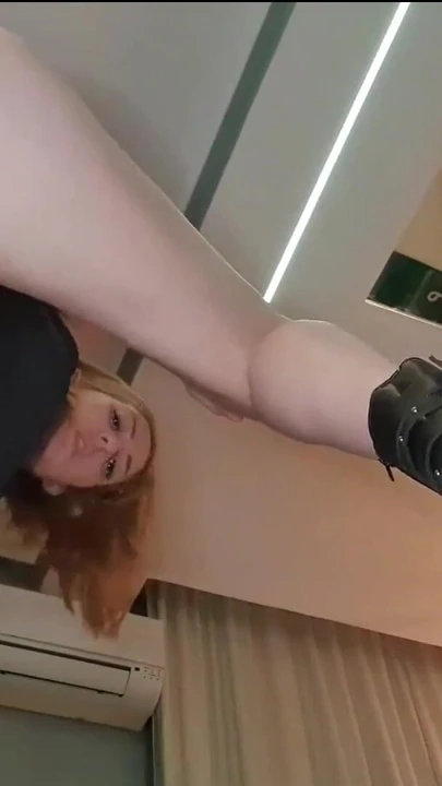 Moment puissant de « Compilation d’éjaculations : traite la rousse pendant 30 minutes sur diverses parties de son corps sexy »