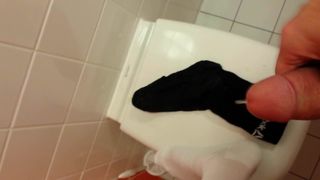Огромная порция спермы на черных носках - Fette Ladung Auf Schwarze Socks