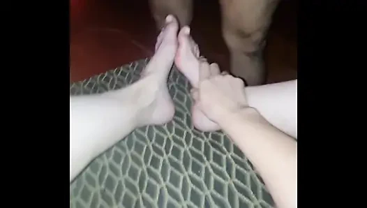 Semua kakimu seperti suami yang menyukainya