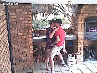 Spycam: cc tv självhushåll boende par knullar på verandaen i naturreservatet