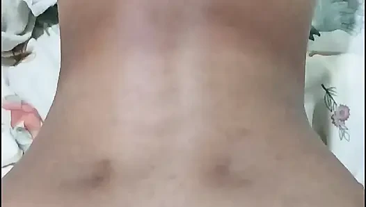 Hintli üvey kız kardeş domaltarak sikişiyor
