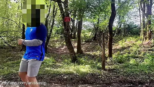 Ateşli üvey anne bir yabancı tarafından aldatan bir sürtük gibi sikiliyor ve prezervatif kırılıyor