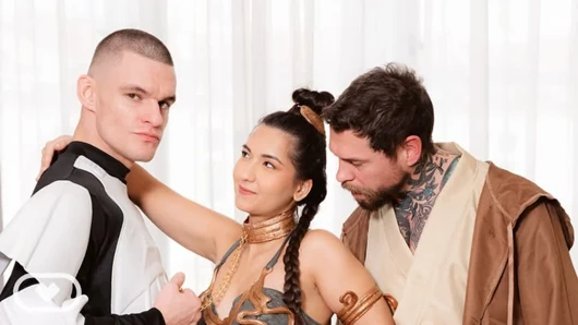 Nerdy Star Wars Cosplay Threesome Before Comic-Con - VR
