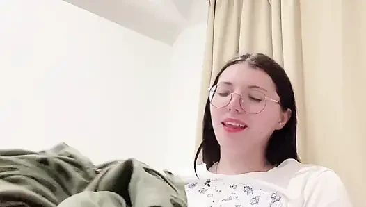 Bütünlü porno, kız arkadaşın seni dinliyor ve ödüllendiriyor