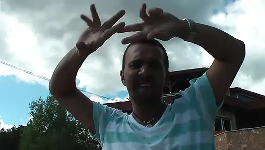 Cewek nakal ini digodain sama cewek nakal di kolam renang sampai mengerang keenakan