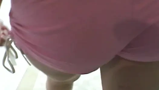 Cewek semok rambut pirang ini lagi asik fingering memeknya sebelum fingering memeknya sampai orgasme