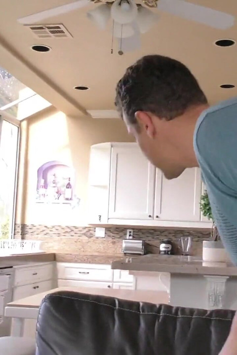 Scandalous Egyptian GF Fucks Boyfriends Stepdad