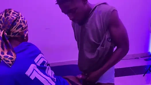 Cewek Ebony Mengambil Kontol Hitam Besar