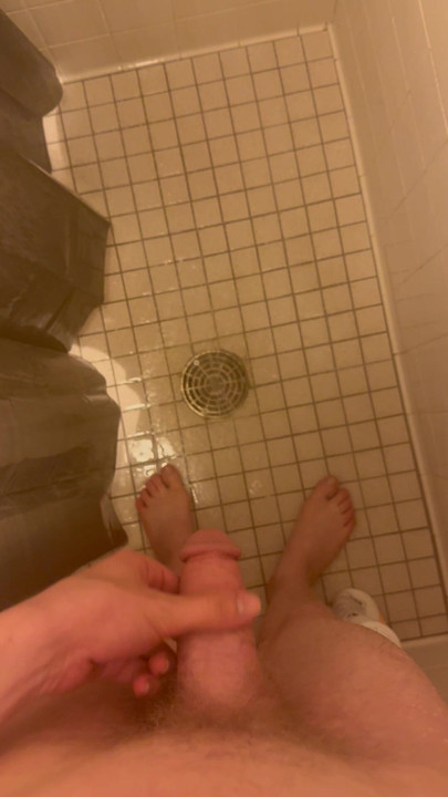 淋浴时快速撒尿 2