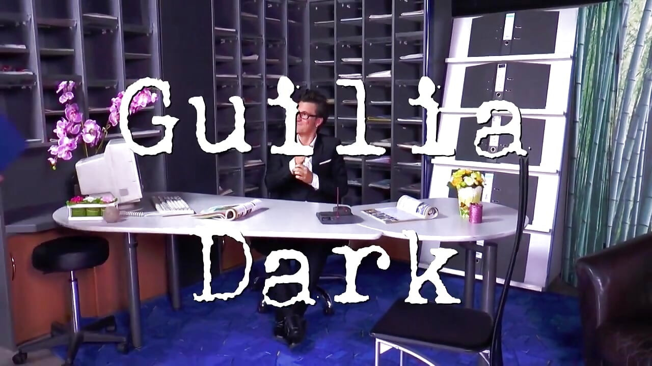 Sekretaris seksi rambut cokelat dientot habis-habisan sama bosnya sendiri