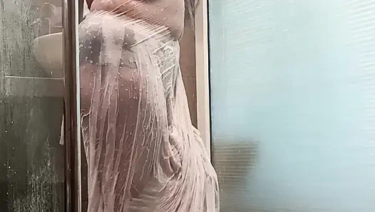 Spandana Duş Gösterisi