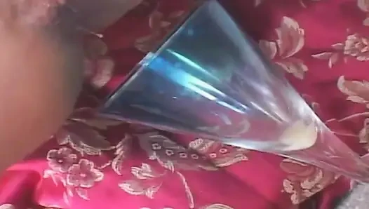 Olgun esmer kızlar patlayıcı orgazm için parmaklıyor ve yalıyor