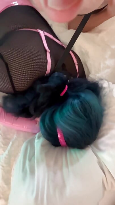 Bekaret kemeri içinde trans kadını sikiyor - derleme 3